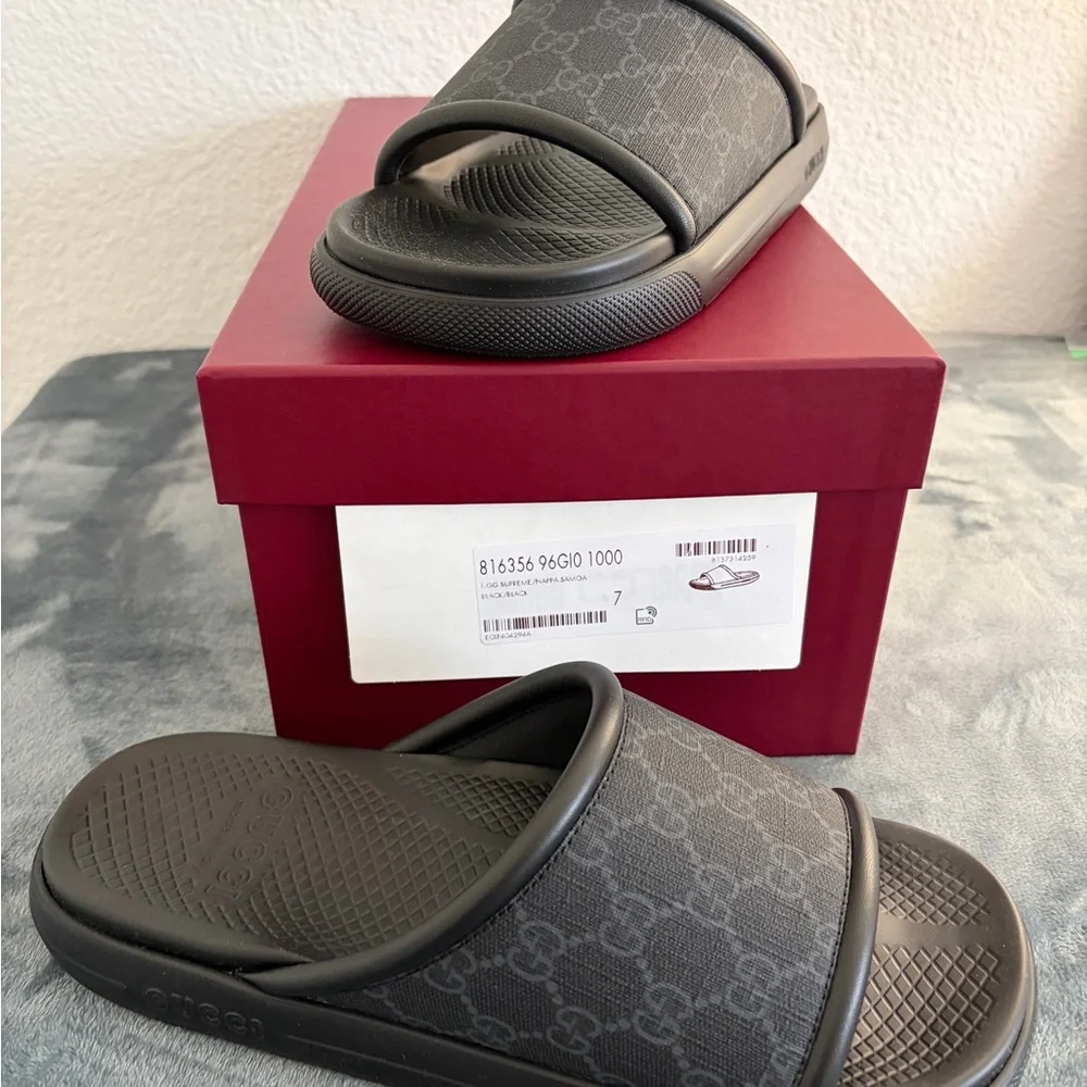 Brand New Mens Gucci GG Supreme Canvas Slide Sandals Black Size 7 (US 7.5)